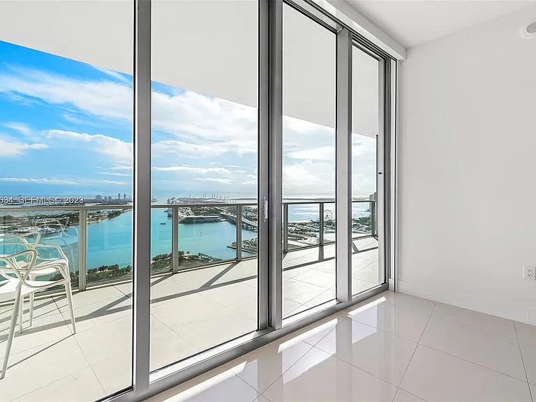 1100 Biscayne Blvd — Photo 8