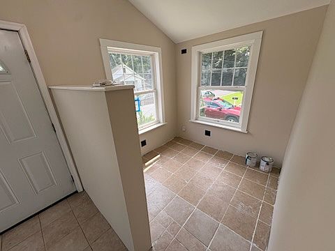 4th image of 307 Colonial Ave
