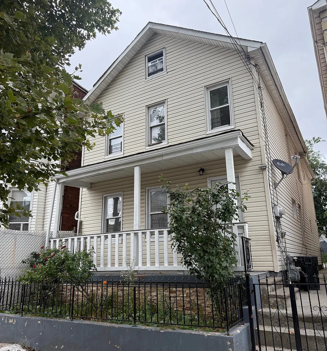2 bed, $2,000 — Photo 1