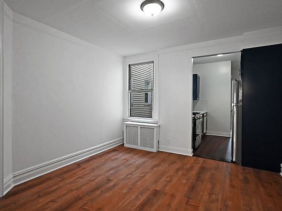 3rd image of 2236 41st St APT 1R