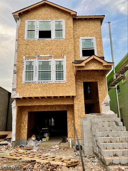 2nd image of 256 2nd St