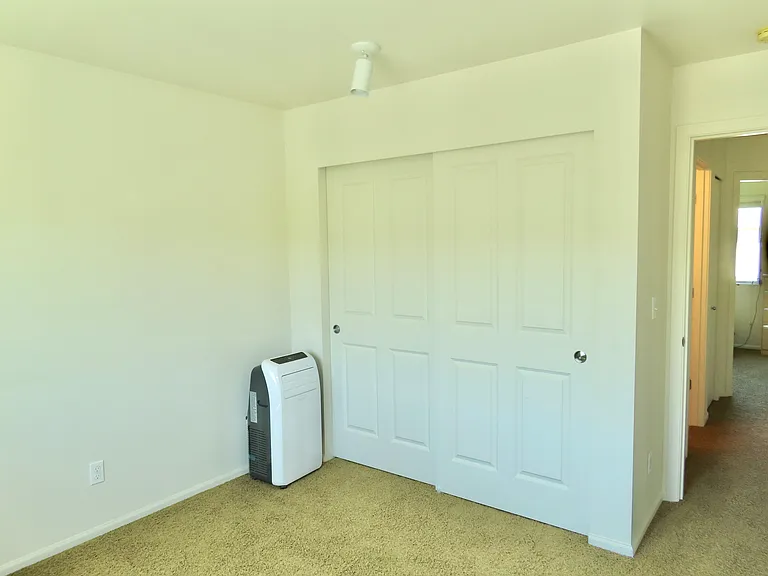 6617 Douglas Ave SE — Photo 32