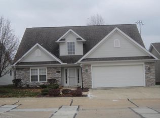 434 Harvest Ln, Seven Hills, OH 44131