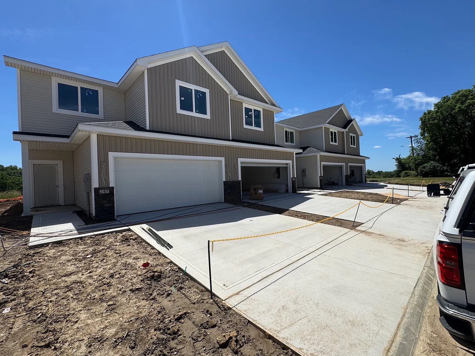 4 bed, 2.5 bath, 1708 sqft, $2,050 — Photo 3