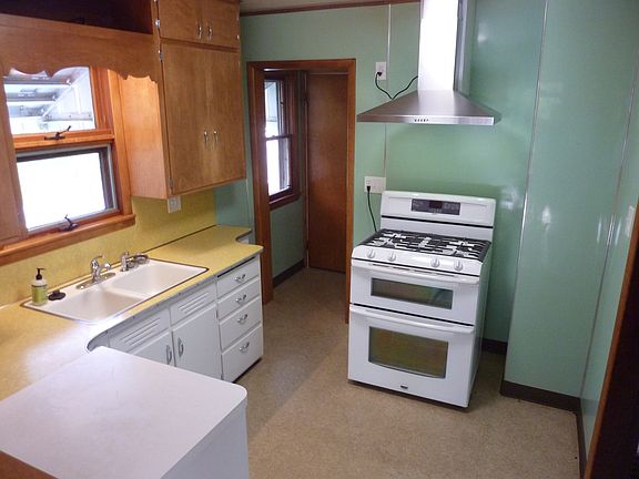 4th image of 141 W Broadway St