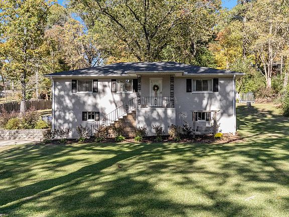 3rd image of 318 Cherokee Dr