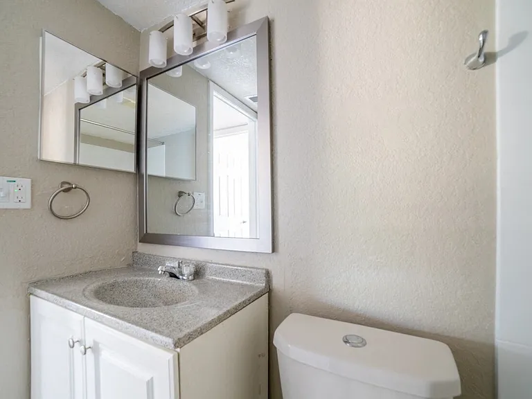 Lago Bello Apartment Homes — Photo 10