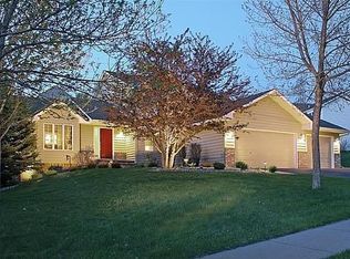 6618 Promontory Dr, Eden Prairie, MN 55346