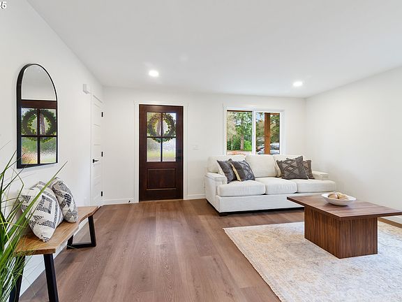 5th image of 806 N Parkway Ave