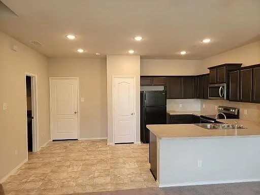 3304 Becker Dr — Photo 3