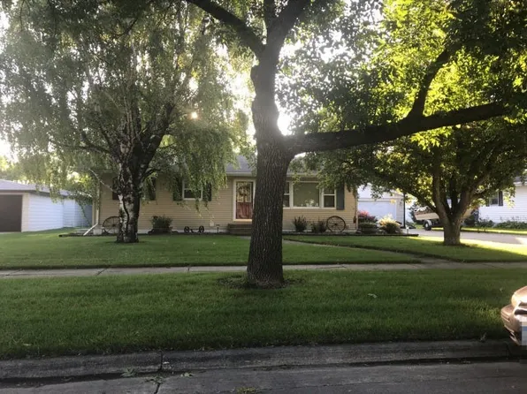 515 6th Ave SE, East Grand Forks, MN 56721