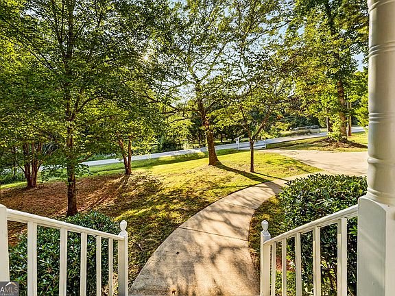 5th image of 106 McKinley Cir