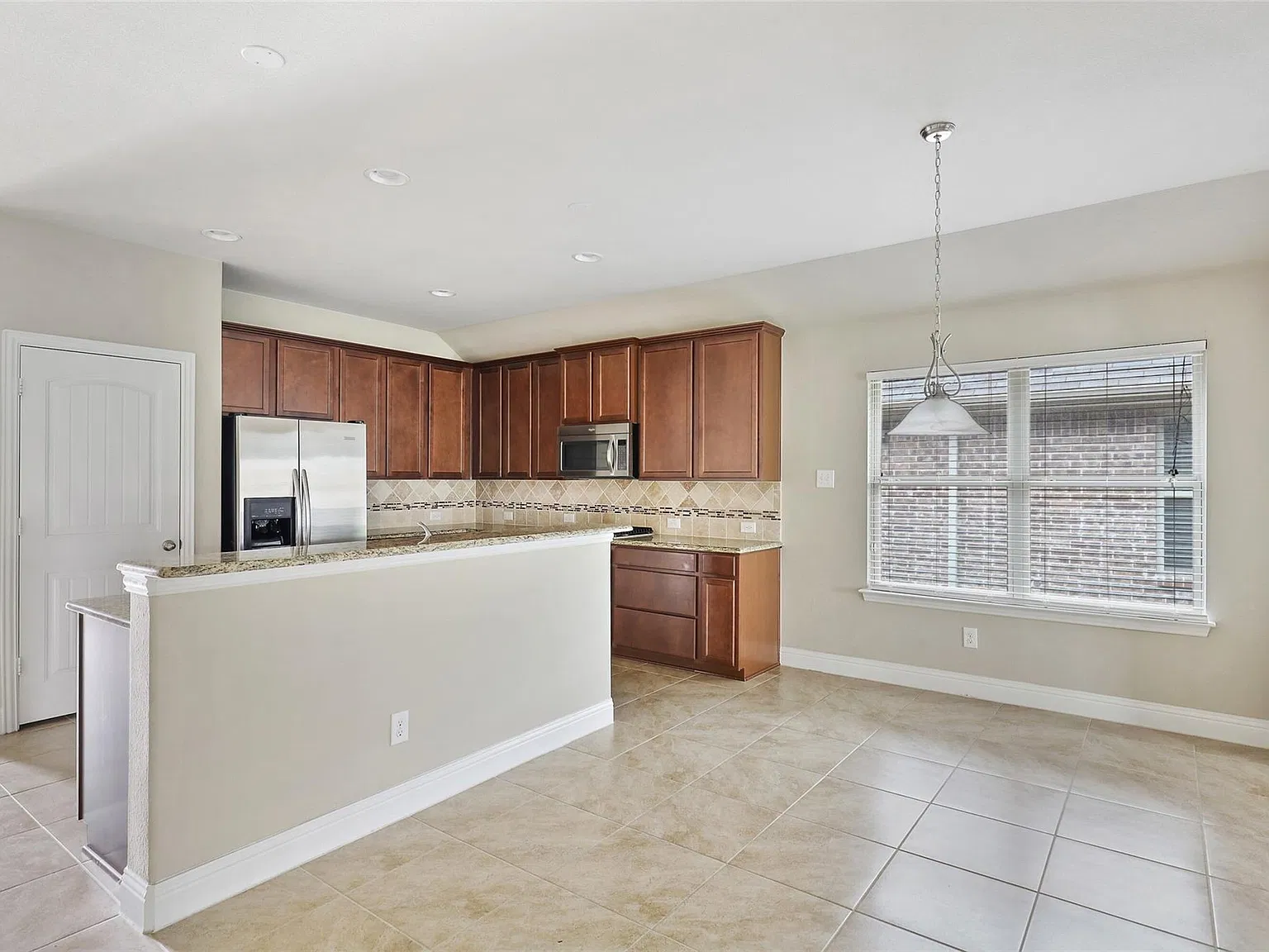 3 bed, 1870 sqft, $2,200 — Photo 4