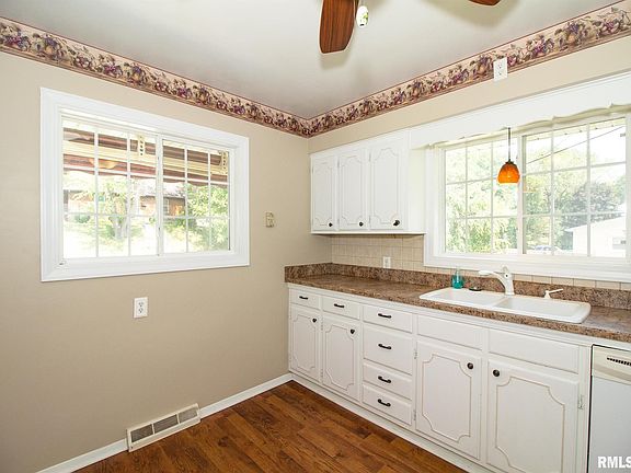 4th image of 1002 25th Avenue Court