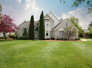 5770 Golden Rain Ln, New Berlin, WI 53151