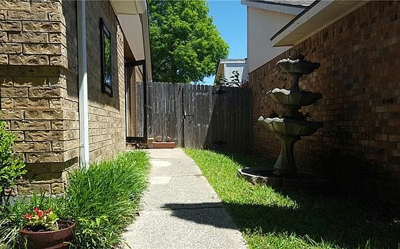 4th image of 1104 Old Barn Ln