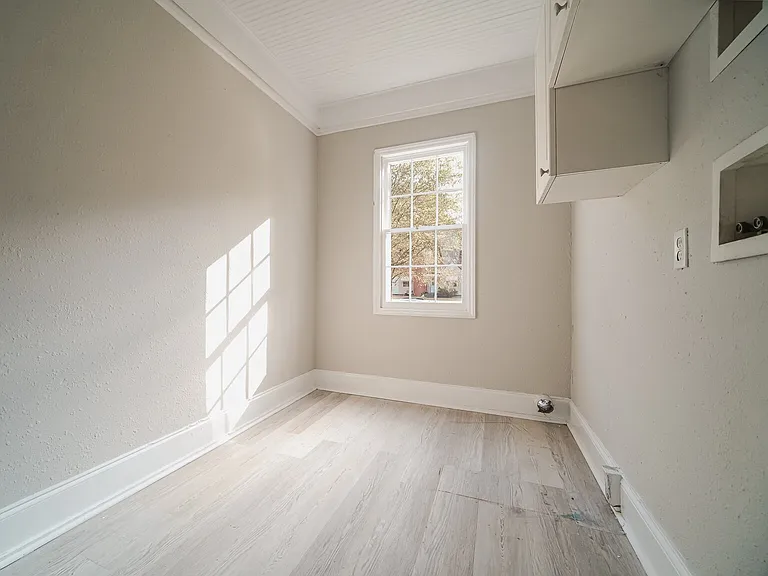 614 Ambassador St — Photo 34