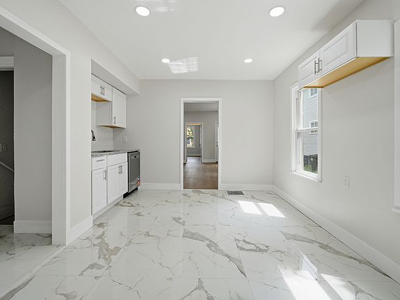 3rd image of 3326 W 52nd St