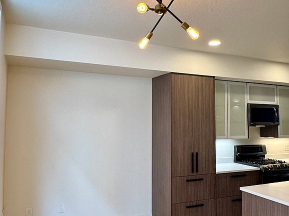 Full dining room space, rare in a townhouse!