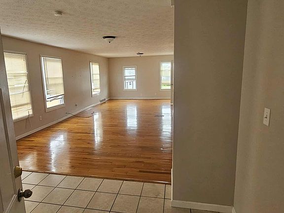 5th image of 3946 E 54th St Unit 2