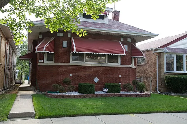 10142 S Calumet Ave photo 1