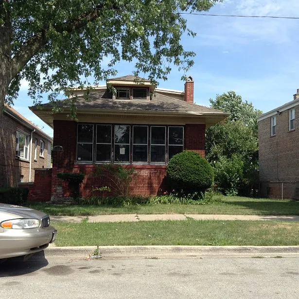 8847 S May St photo 1