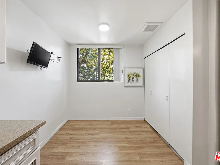 141 S Linden Dr #206 — Photo 44