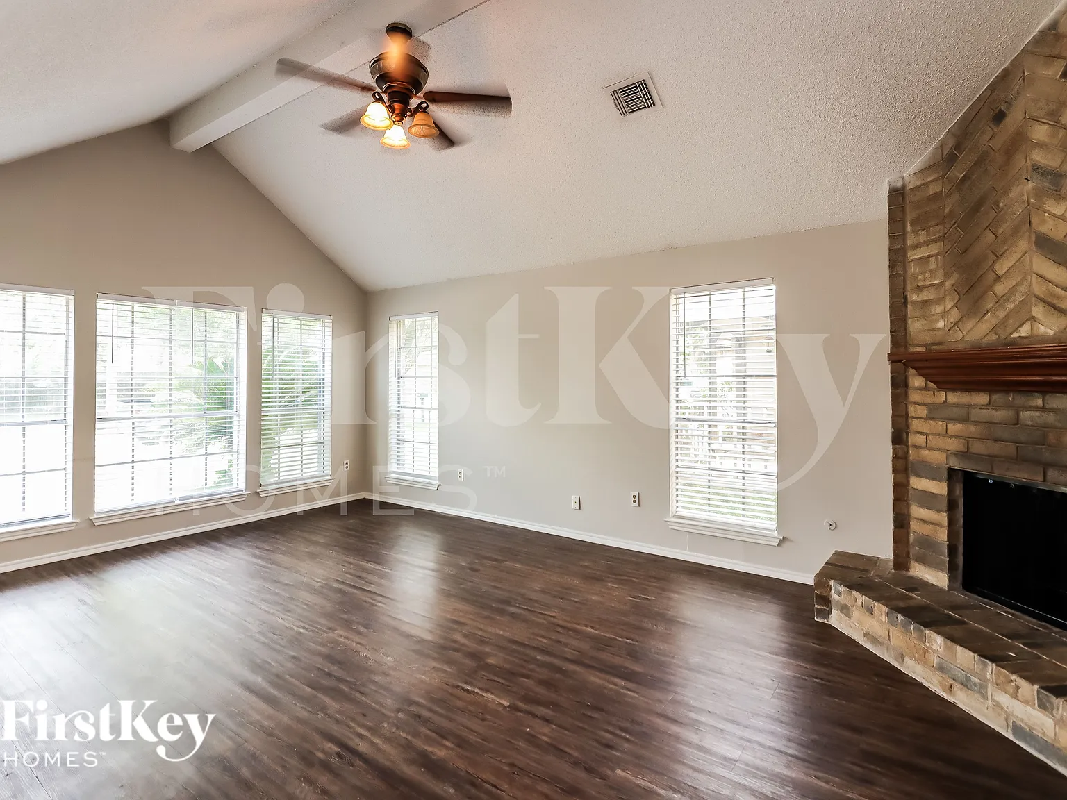 4 bed, 2.5 bath, 2084 sqft, $2,240 — Photo 3