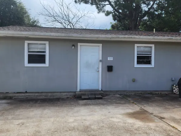 709 N 9th St, Nederland, TX