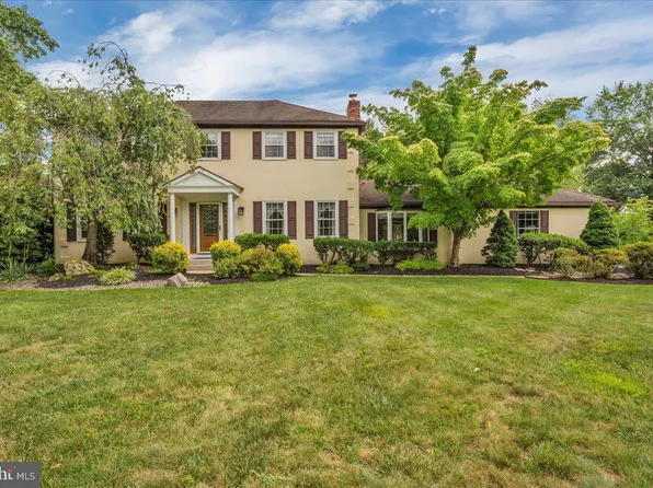 905 Knoll Ct, Moorestown, NJ 08057