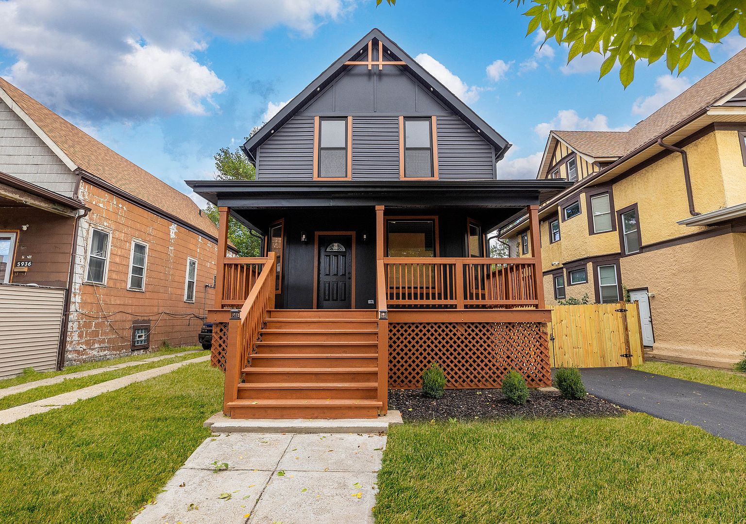 エリページ 5934 W Erie St, Chicago, IL 60644 | Zillow