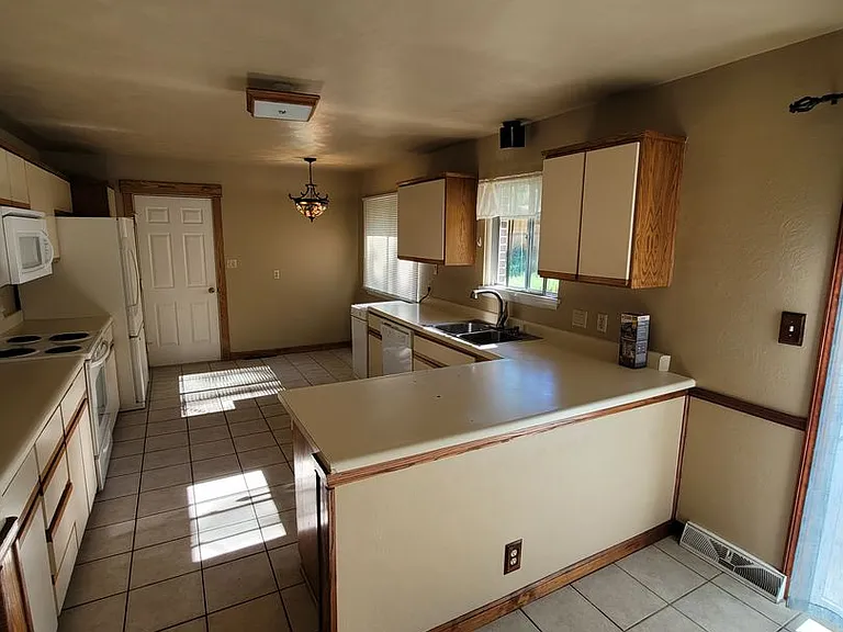 3917 Applewood Dr — Photo 8