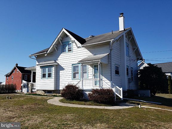 3rd image of 713 W 2nd Ave