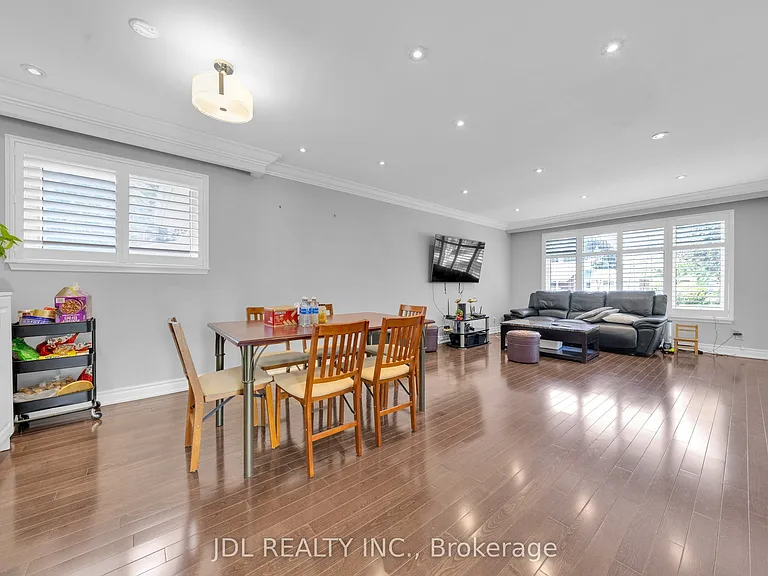 53 Southdale Dr — Photo 5