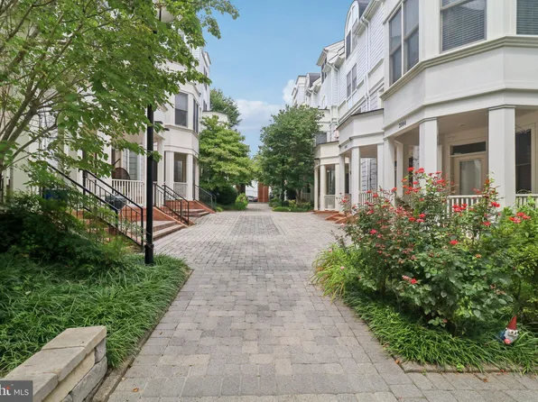 2076 N Oakland St, Arlington, VA 22207