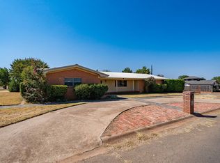 110 E McArthur St, Rotan, TX 79546