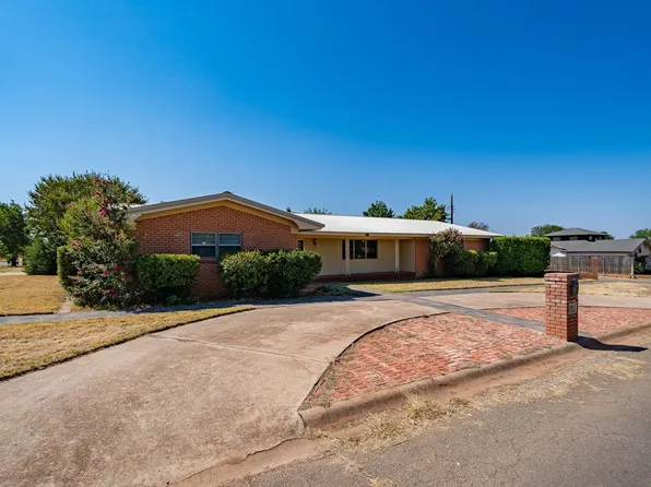 110 E McArthur St, Rotan, TX 79546