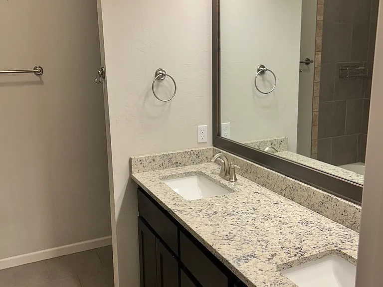 2400 Santa Monica St — Photo 19