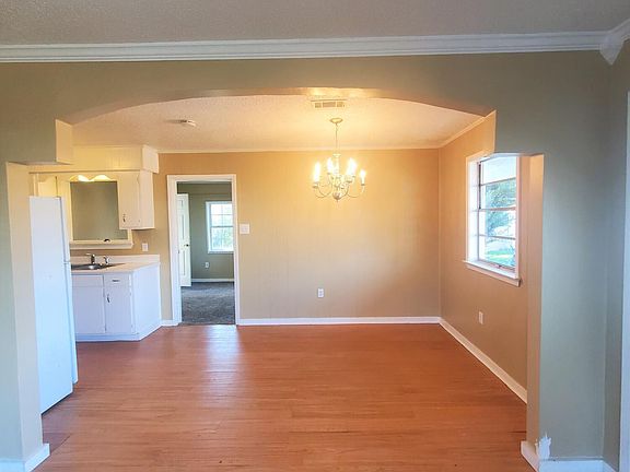 3rd image of 318 Kimberly Dr