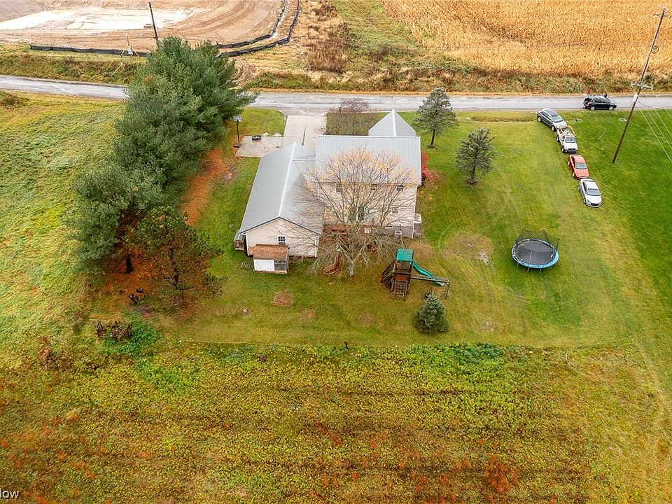 2nd image of 1072 Mace Rd NE