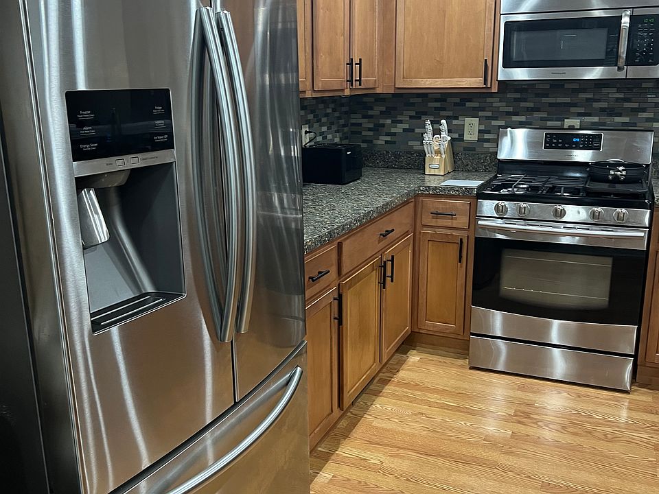1st image of 592 E Rowland Ave