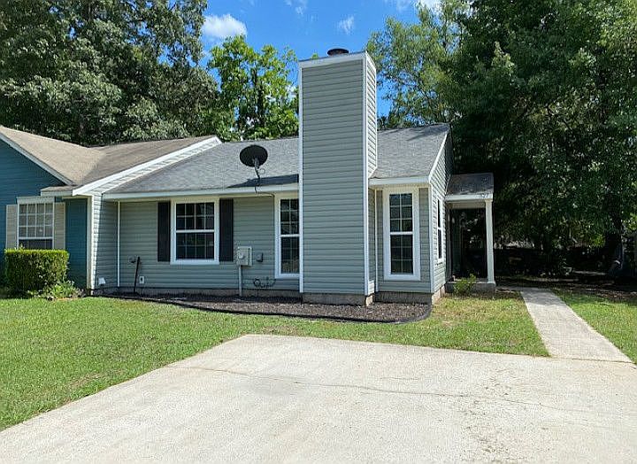 1st image of 327 Somerset Dr