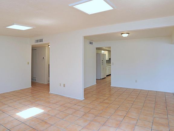 5th image of 8323 E Balfour Dr