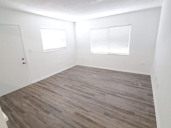 3rd image of 16117 NE 19th Ct #6