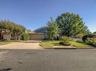 6100 Skahan Ln, Austin, TX 78739