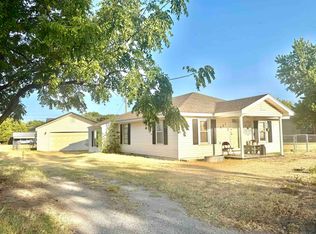 221 S Krouth St, Mooreland, OK 73852