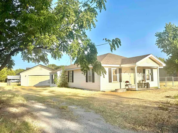 221 S Krouth St, Mooreland, OK 73852