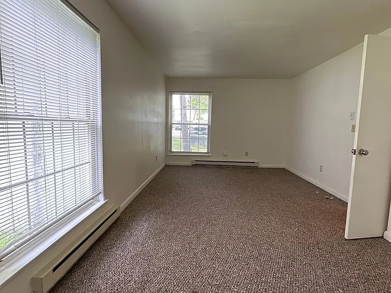 University Park Apartments near Cornell University — Photo 119