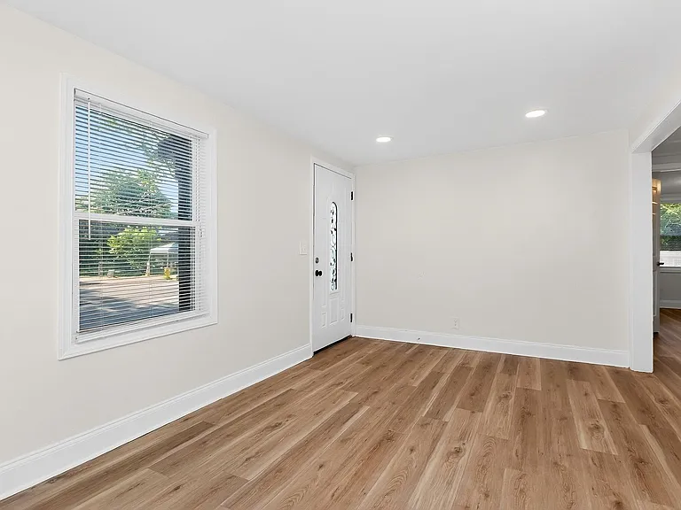 2958 Reid Ave — Photo 3