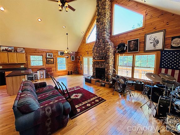 2nd image of 103 Woodgate Dr